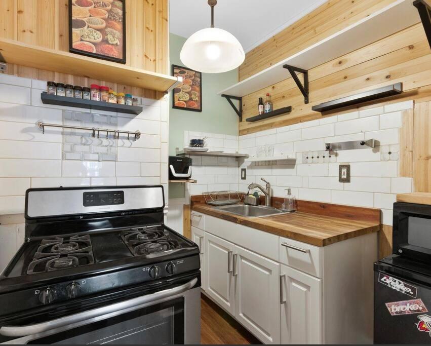 Beautiful Studio Apartment In Historic House Нью-Хейвен Экстерьер фото